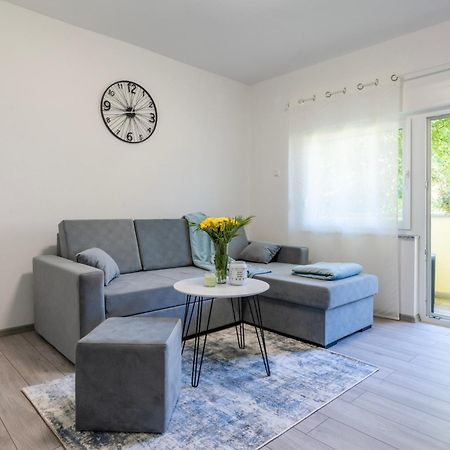 Lusi Apartment Otočac Екстериор снимка