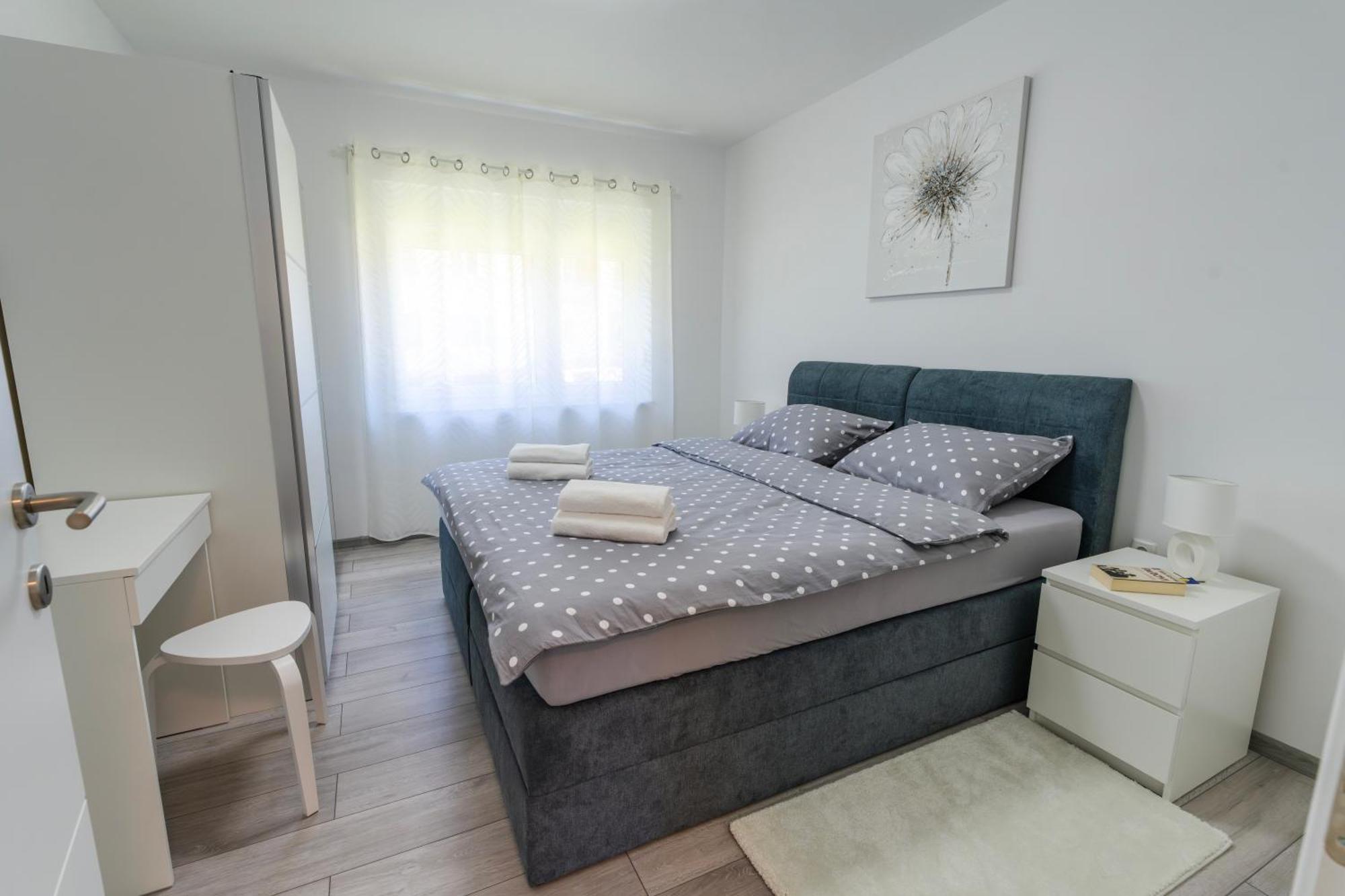 Lusi Apartment Otočac Екстериор снимка