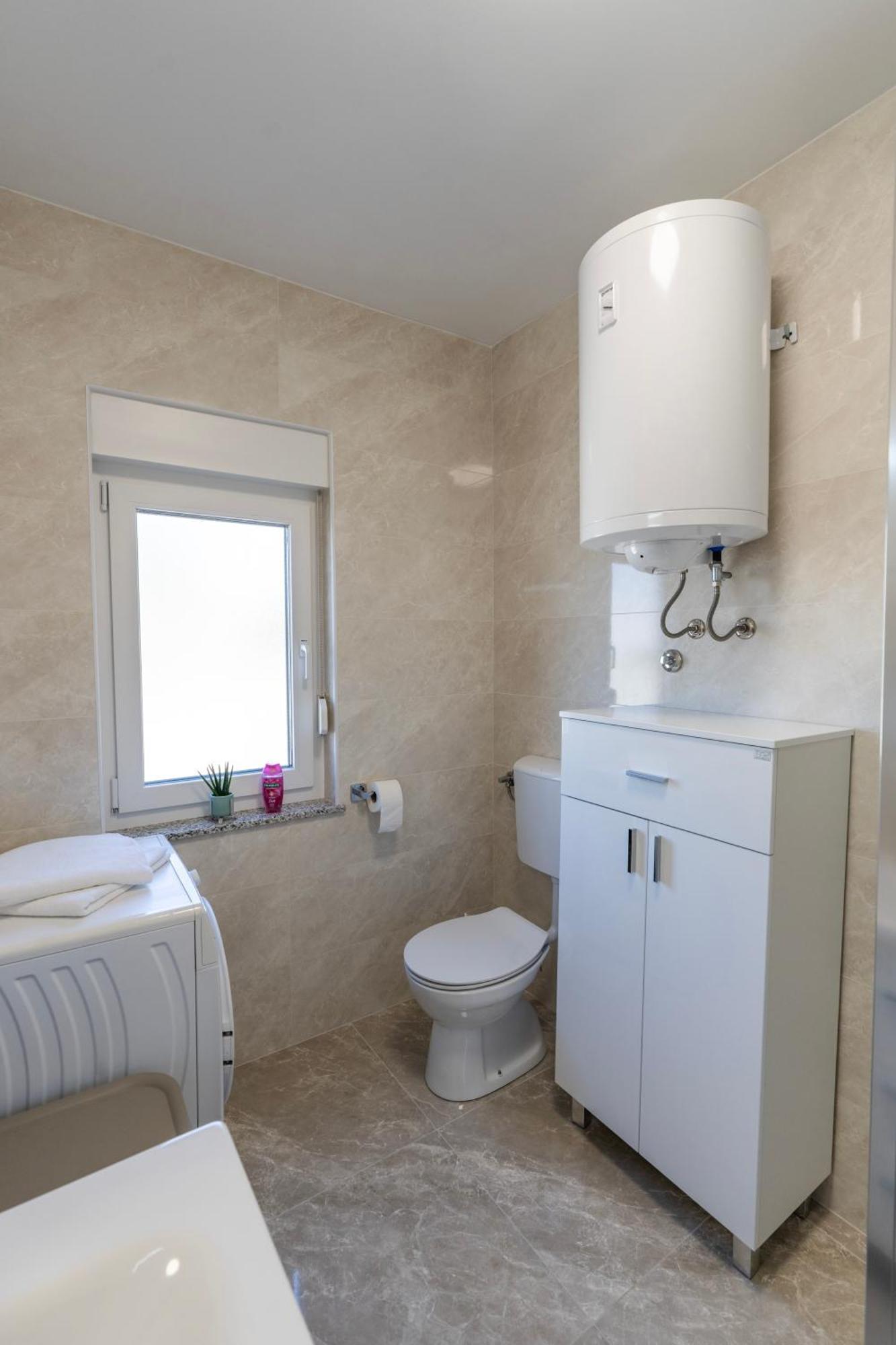 Lusi Apartment Otočac Екстериор снимка