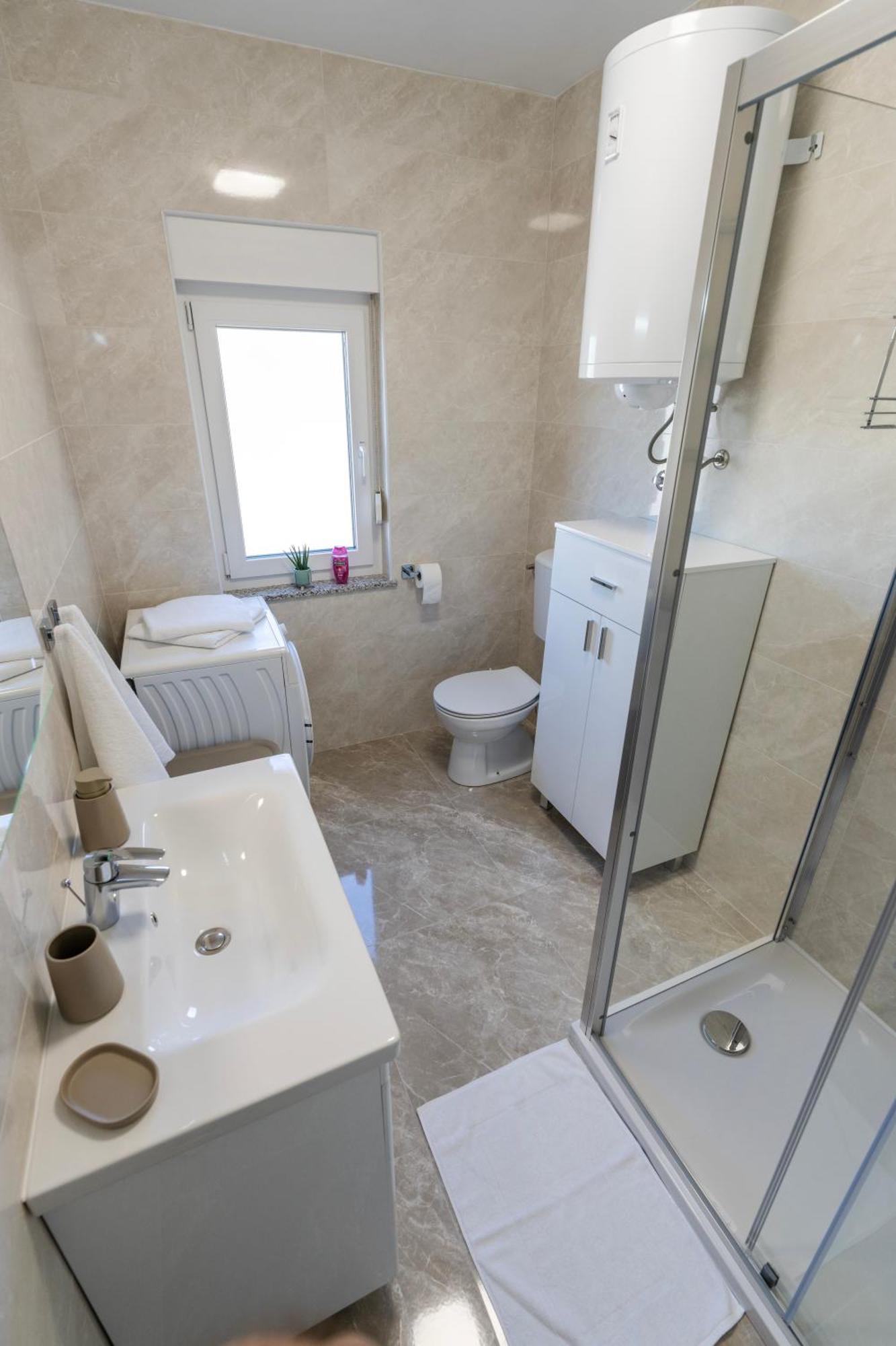 Lusi Apartment Otočac Екстериор снимка