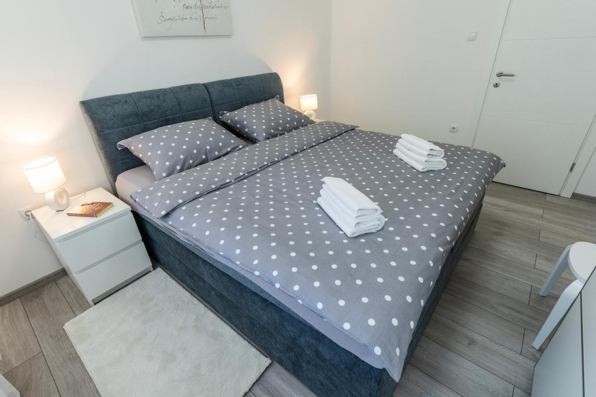 Lusi Apartment Otočac Екстериор снимка