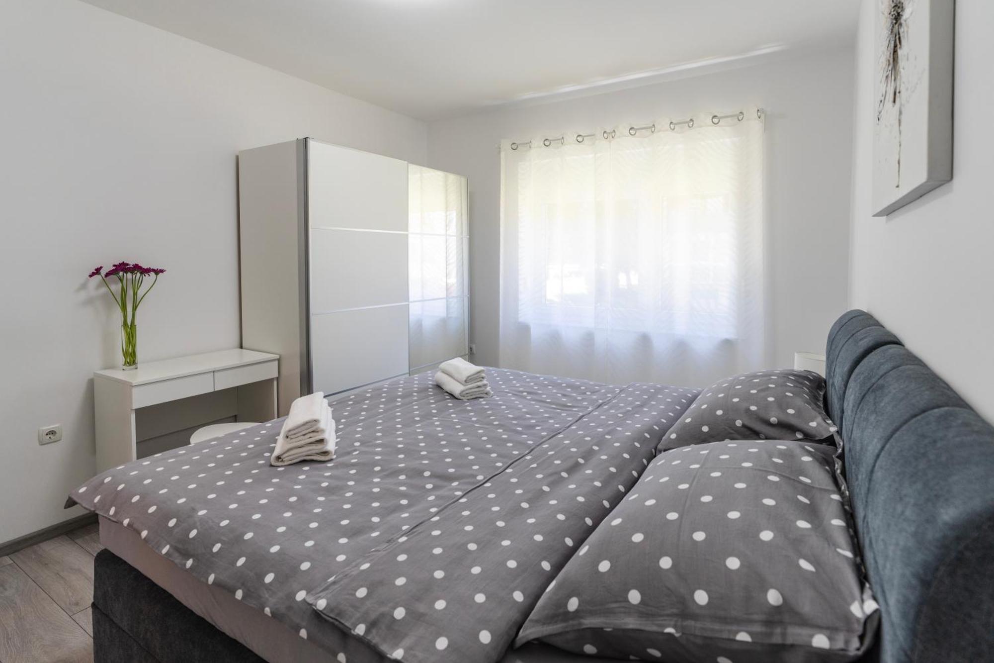 Lusi Apartment Otočac Екстериор снимка