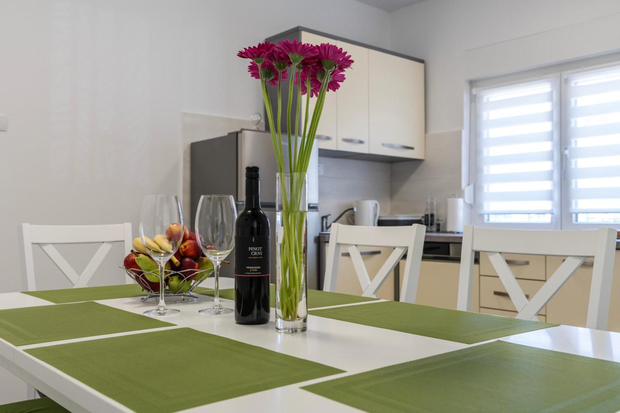 Lusi Apartment Otočac Екстериор снимка