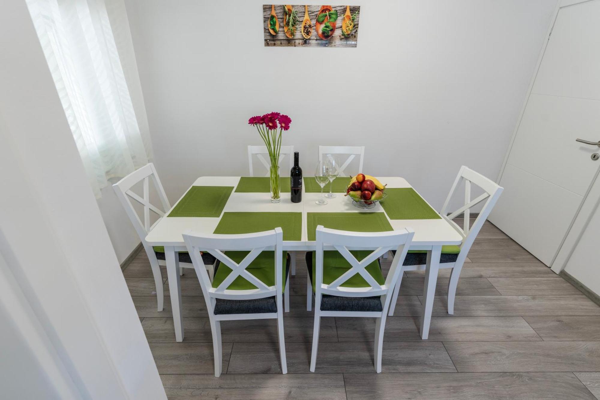 Lusi Apartment Otočac Екстериор снимка