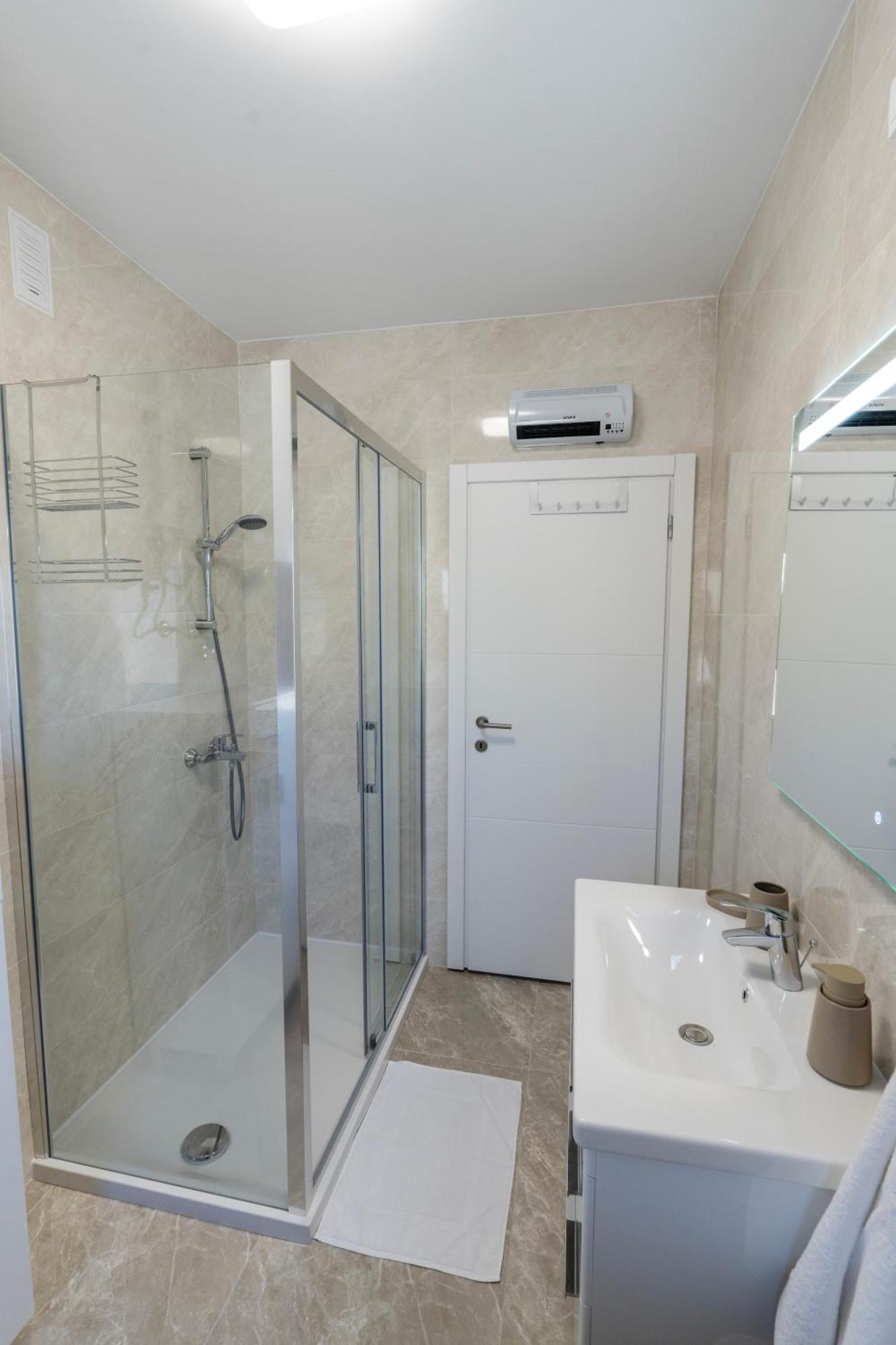 Lusi Apartment Otočac Екстериор снимка